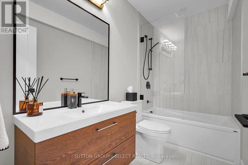 145 Collins Way, Strathroy-Caradoc (Se), ON - Indoor Photo Showing Bathroom