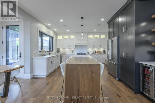 1062 Trailsway Avenue, London, ON - Indoor Photo Showing Kitchen With Upgraded Kitchen