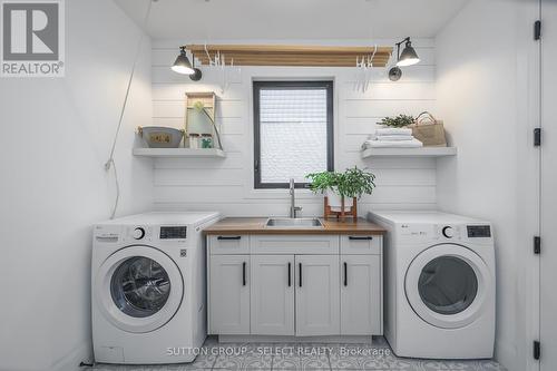 1062 Trailsway Avenue, London, ON - Indoor Photo Showing Laundry Room