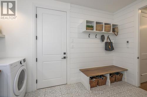 1062 Trailsway Avenue, London, ON - Indoor Photo Showing Laundry Room