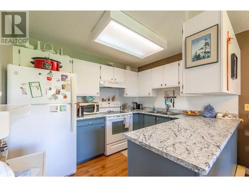 13620 Victoria Road Unit# 18, Summerland, BC - Indoor Photo Showing Kitchen With Double Sink