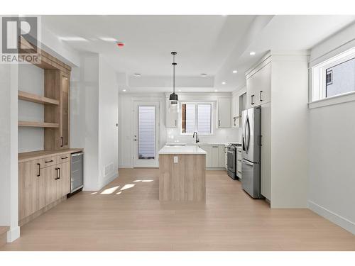 747 Fuller Avenue Unit# 2, Kelowna, BC - Indoor Photo Showing Kitchen