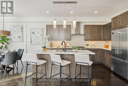 39 Illingworth Lane, Ajax (Central West), ON - Indoor Photo Showing Kitchen With Upgraded Kitchen