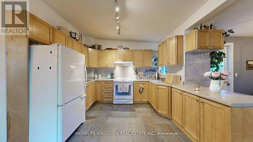 144 Clinton Street, Toronto, ON - Indoor Photo Showing Kitchen