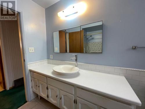 419 Third  Street, Nelson, BC - Indoor Photo Showing Bathroom