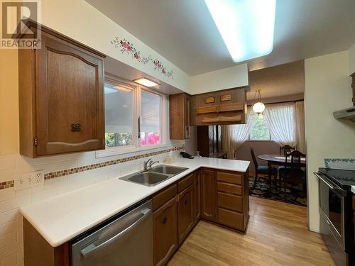 419 Third  Street, Nelson, BC - Indoor Photo Showing Kitchen With Double Sink