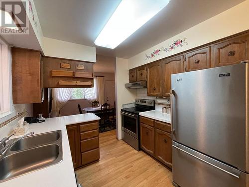 419 Third  Street, Nelson, BC - Indoor Photo Showing Kitchen With Double Sink