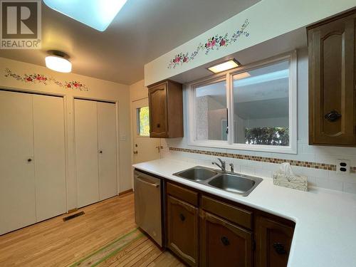 419 Third  Street, Nelson, BC - Indoor Photo Showing Kitchen With Double Sink