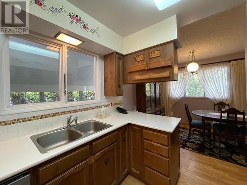 419 Third  Street, Nelson, BC - Indoor Photo Showing Kitchen With Double Sink