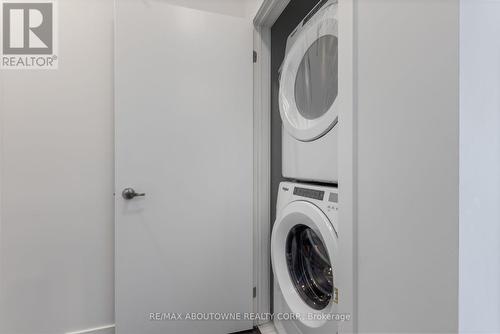 16 - 3562 Colonial Drive, Mississauga, ON - Indoor Photo Showing Laundry Room