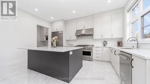 69 Raspberry Rdg Avenue, Caledon, ON - Indoor Photo Showing Kitchen With Upgraded Kitchen