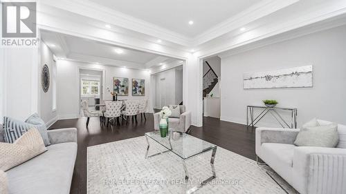 69 Raspberry Rdg Avenue, Caledon, ON - Indoor Photo Showing Living Room