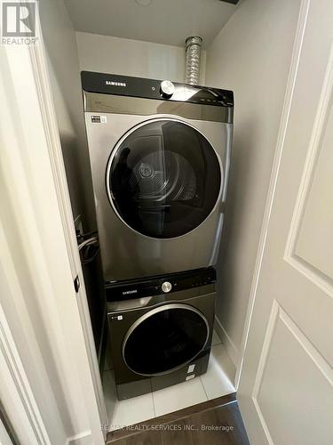 328 - 2343 Khasla Gate, Oakville, ON - Indoor Photo Showing Laundry Room