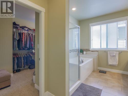 2025 Lawrence Avenue, Penticton, BC - Indoor Photo Showing Bathroom