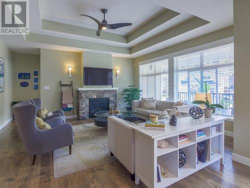 2025 Lawrence Avenue, Penticton, BC - Indoor Photo Showing Living Room With Fireplace