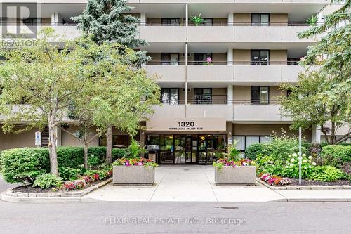 409 - 1320 Mississauga Valley Boulevard, Mississauga, ON - Outdoor With Balcony With Facade