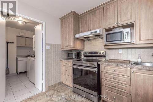 409 - 1320 Mississauga Valley Boulevard, Mississauga, ON - Indoor Photo Showing Kitchen