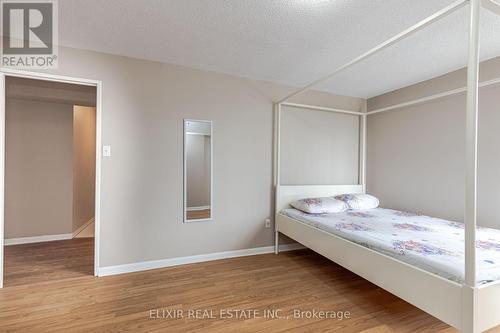 409 - 1320 Mississauga Valley Boulevard, Mississauga, ON - Indoor Photo Showing Bedroom