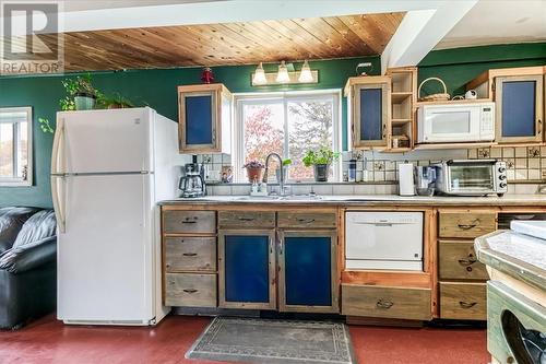 194 Labelle Road, Markstay-Warren, ON - Indoor Photo Showing Kitchen