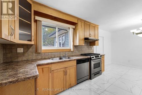 4650 Dorchester Road, Niagara Falls, ON - Indoor Photo Showing Kitchen With Double Sink