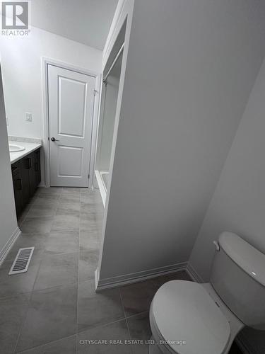 12 Whelan Court, Thorold, ON - Indoor Photo Showing Bathroom