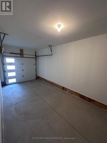 12 Whelan Court, Thorold, ON - Indoor Photo Showing Garage