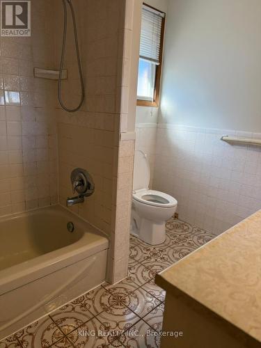 98 Ferguson Avenue N, Hamilton, ON - Indoor Photo Showing Bathroom