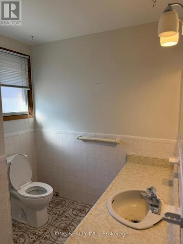 98 Ferguson Avenue N, Hamilton, ON - Indoor Photo Showing Bathroom