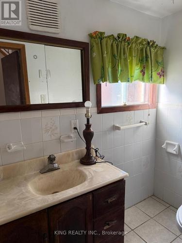 98 Ferguson Avenue N, Hamilton, ON - Indoor Photo Showing Bathroom