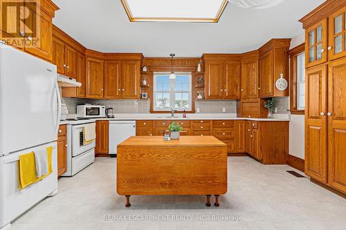 5447 Highway 20, West Lincoln, ON - Indoor Photo Showing Kitchen