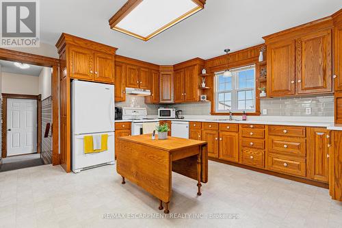 5447 Highway 20, West Lincoln, ON - Indoor Photo Showing Kitchen