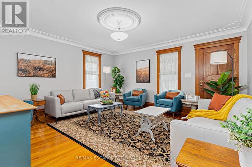 5447 Highway 20, West Lincoln, ON - Indoor Photo Showing Living Room