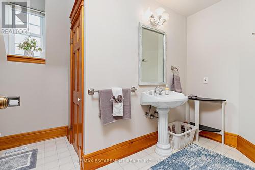 5447 Highway 20, West Lincoln, ON - Indoor Photo Showing Bathroom