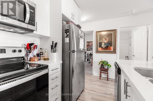 407 - 450 Dundas Street, Hamilton, ON - Indoor Photo Showing Kitchen