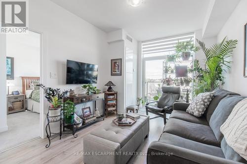 407 - 450 Dundas Street, Hamilton, ON - Indoor Photo Showing Living Room