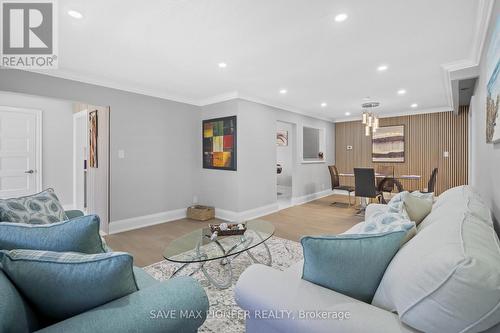 3780 Wyewood Road, Mississauga, ON - Indoor Photo Showing Living Room