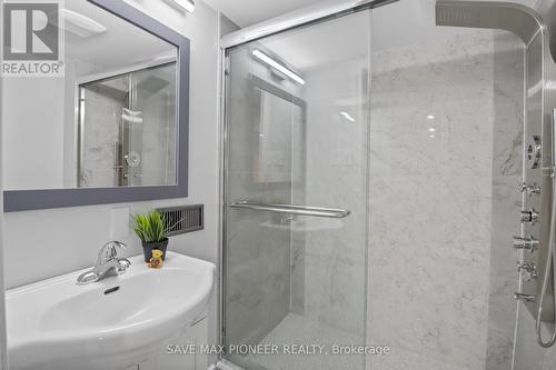 3780 Wyewood Road, Mississauga, ON - Indoor Photo Showing Bathroom