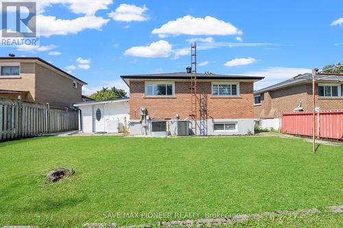 3780 Wyewood Road, Mississauga, ON - Outdoor