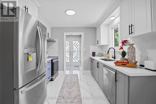 3780 Wyewood Road, Mississauga, ON - Indoor Photo Showing Kitchen With Double Sink With Upgraded Kitchen