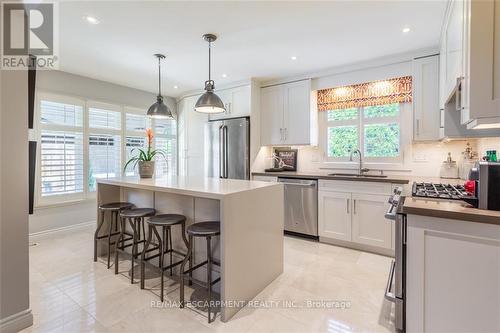 1245 Hammond Street, Burlington, ON - Indoor Photo Showing Kitchen With Upgraded Kitchen