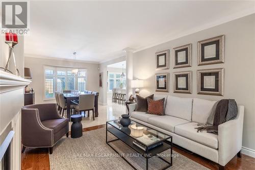 1245 Hammond Street, Burlington, ON - Indoor Photo Showing Living Room