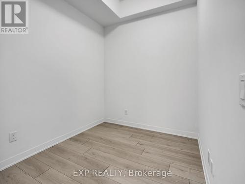 322 - 405 Dundas Street W, Oakville, ON - Indoor Photo Showing Other Room