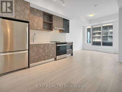 322 - 405 Dundas Street W, Oakville, ON - Indoor Photo Showing Kitchen