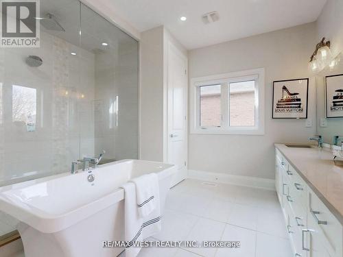 5199 Symphony Court, Mississauga, ON - Indoor Photo Showing Bathroom