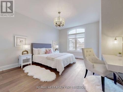 5199 Symphony Court, Mississauga, ON - Indoor Photo Showing Bedroom