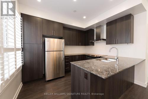 185 Fowley Drive, Oakville, ON - Indoor Photo Showing Kitchen With Double Sink With Upgraded Kitchen