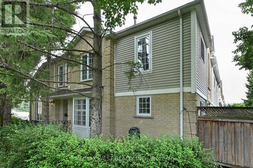 35 - 18 Hartnell Square, Brampton, ON - Outdoor