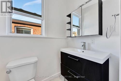 99 Connolly Street, Toronto, ON - Indoor Photo Showing Bathroom