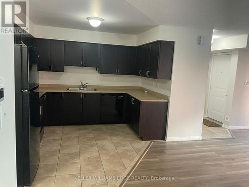 22 - 2551 Sixth Line, Oakville, ON - Indoor Photo Showing Kitchen With Double Sink