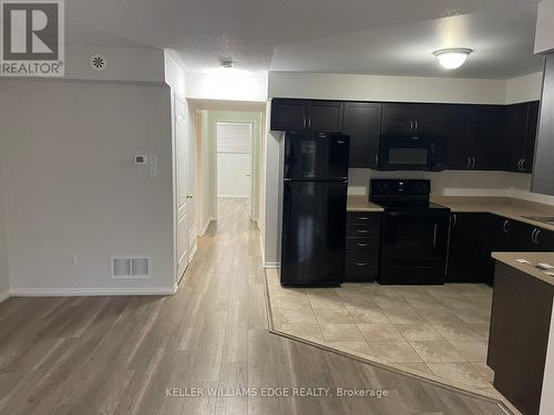 22 - 2551 Sixth Line, Oakville, ON - Indoor Photo Showing Kitchen